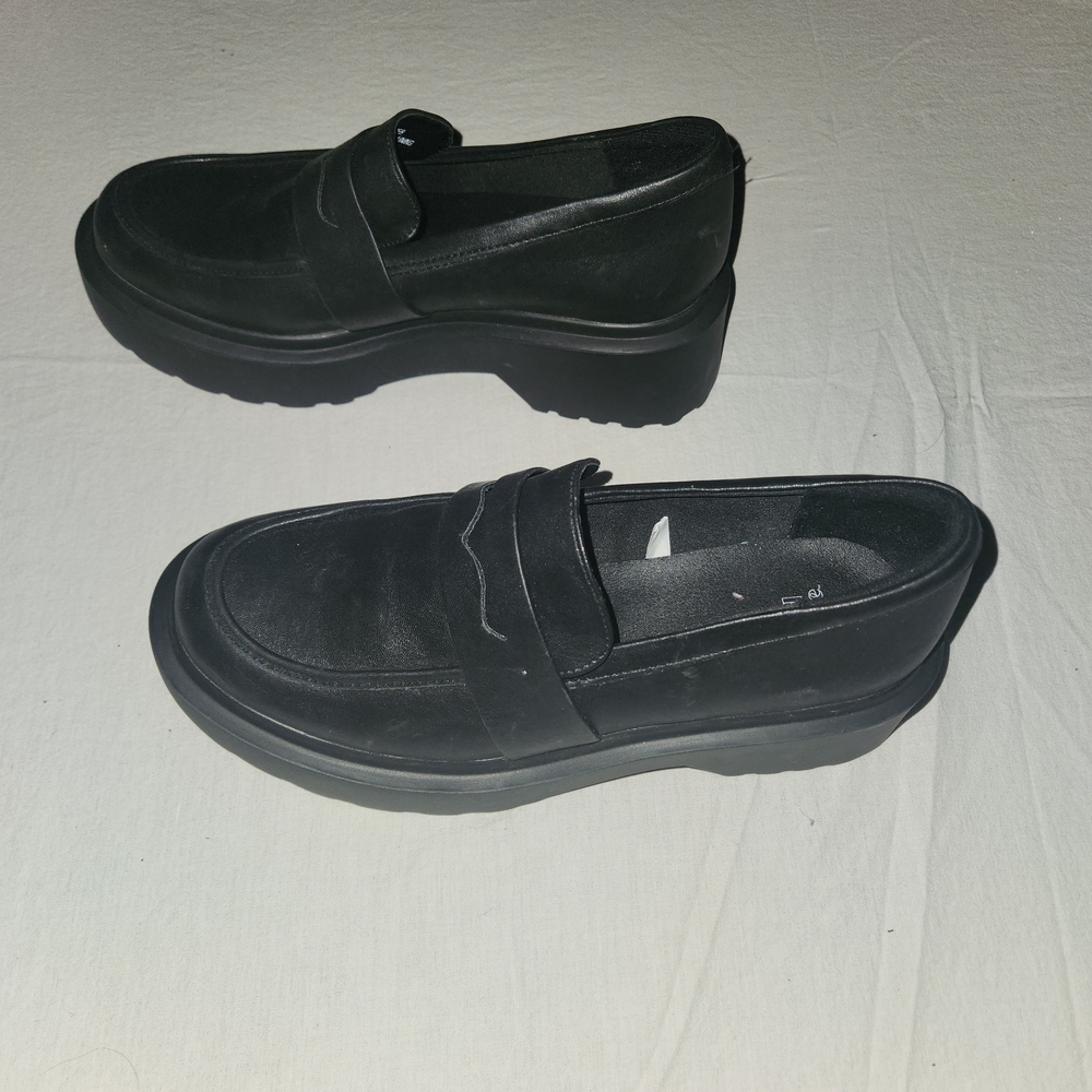 Wild Fable Black Leather Women's Loafers Size 10